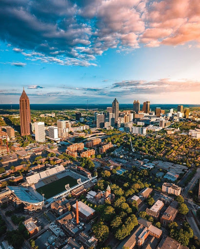 Head in the clouds, roots in the #community. We love being situated in one of #Atlanta’s most vibrant neighborhoods @MidtownATL @downtownatlanta [📸: kevrez]