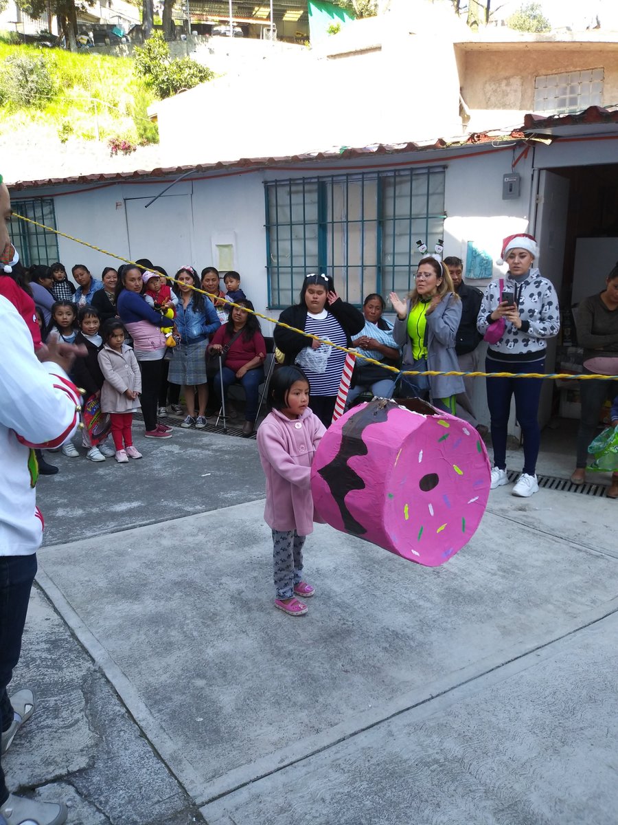 EdithHernndezH3's tweet photo. @donandrea89 @marehuita @eduardo_surez @AnHuerfanita @AdrianRubalcava @Claudiashein Claro se tenía una sola bodega para guardar lo q donaban q servía. Lo q no se desechaba. Esta foto es de la semana pasada. Pero la escuela era de nacional https://t.co/xa5K3NdAUh