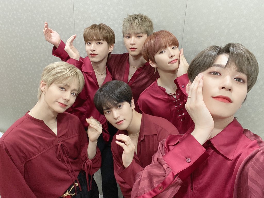 official_ONEUS's tweet photo. [#ONEUS]

항상 고마운 우리 투문 7월에도 
건강하고 행복하길 바랄게요💖

#원어스 #TOMOON #투문 
#이달의원어스 #7월의원어스 https://t.co/OiqDUaibPy
