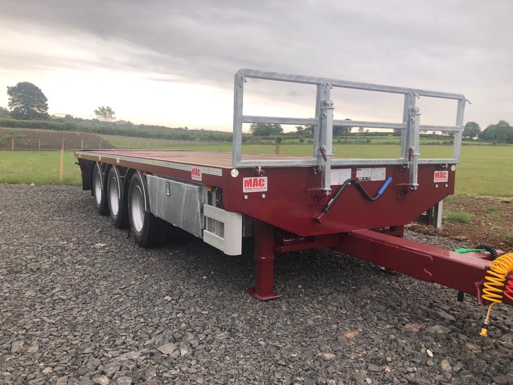 MACTrailers's tweet photo. Off to it's new home🚛🏠

Our 3 Axle Commercial Flatbed trailer😍
-SAF axles
-25ft bed
-2ft fold down front headboard
-Air assisted weight bearing extension
-Telescopic drawbar
-Additional LED lights

Lots of extras on this really nice customised trailer!
https://t.co/wQdG6J750c https://t.co/lLDcM24vog