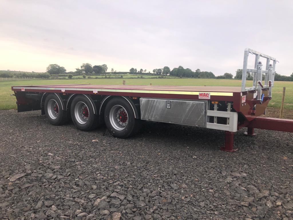 MACTrailers's tweet photo. Off to it's new home🚛🏠

Our 3 Axle Commercial Flatbed trailer😍
-SAF axles
-25ft bed
-2ft fold down front headboard
-Air assisted weight bearing extension
-Telescopic drawbar
-Additional LED lights

Lots of extras on this really nice customised trailer!
https://t.co/wQdG6J750c https://t.co/lLDcM24vog