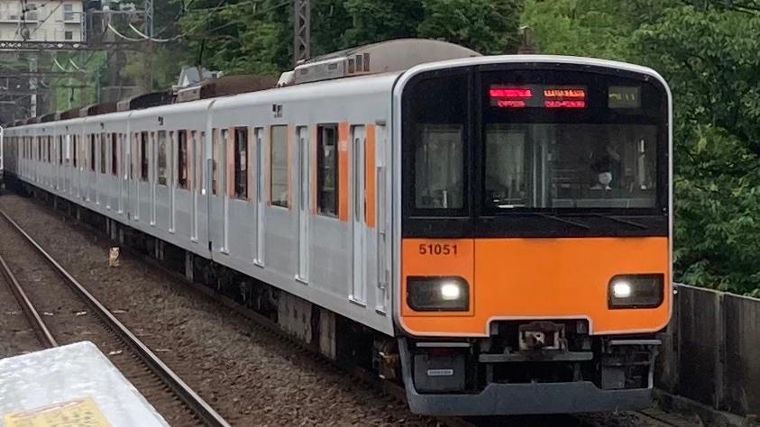 E233はま雪歩 サブ線 来月31日完全終点 4月からは廃線跡地 予定 No Twitter そうですね 人身事故の大半が東武スズメバチで負傷者を即死させる 直通する半蔵門線 田園都市線でも不幸なこと 発煙 ドア故障 をして 乗客 メトロ 東急の乗務員などに不幸の針を