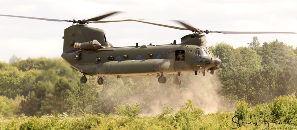 The #ChinookForce continues to train across the UK to prepare our aircrew for operations both in the UK and overseas.

Our current flying window is from 0900 to 0300 hrs which allows for the extended daylight hours. 

📸 <a href="/27_Sqn/">27 Squadron</a> captured by <a href="/SeanMcRandle/">Sean McRandle Aviation Images</a>.  

#Aviation #BoeingUK