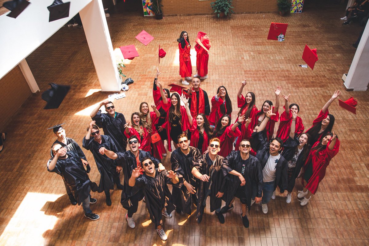 Aleksdusha's tweet photo. 🎓🍾 https://t.co/2BglGH61Zc
