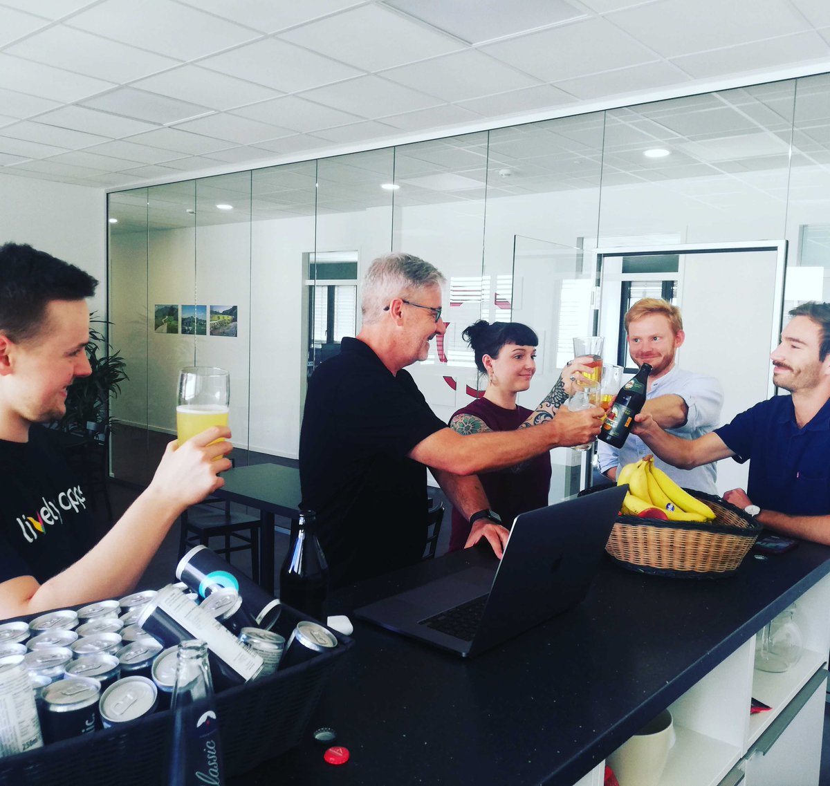 Ein Prost auf das #teamupforum2020! 🍻 Wir hatten einen ereignisreichen Tag mit interessanten Vorträgen und bedanken uns bei allen Sprechern und Teilnehmern! Danke auch an <a href="/k15tsoftware/">K15t</a> für die tolle Zusammenarbeit!
#teamupforum #team #teamwork #newwork #remoteevent