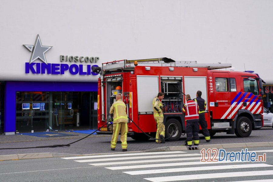 Bioscoop Kinepolis in #Emmen ontruimd vanwege brand. 112Drenthe.