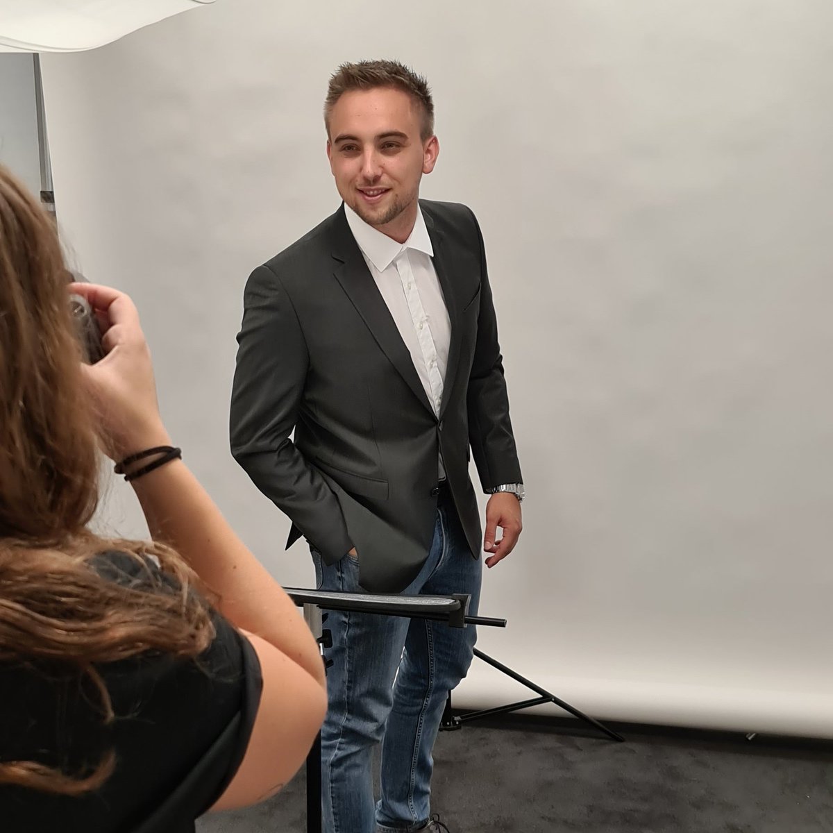 windreamECM's tweet photo. 📸Hinter den Kulissen - Fotoshooting der Vertriebskollegen
https://t.co/BwUrz3LAeC
#dokumentenmanagement
#enterprisemanagement
#archivierung
#rechnungseingang
#emailarchivierung
#windreamgmbh
#windreamteam
#windream
#digitalisierung
#picturepeople
#fotoshooting
#hinterdenkulissen https://t.co/9AG0t0rGHa