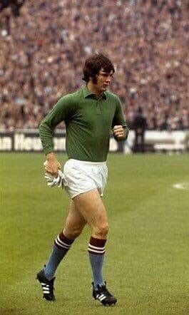 robertmdaws's tweet photo. #JoeCorrigan began his career @ManCity making his pro debut in 1967. In the 1969β70 season, he established himself as the 1st choice 'keeper at Maine Road. He spent 16 seasons at #MCFC, winning the UEFA Cup Winners' Cup and League Cup twice @wozza64mcfc https://t.co/kgjgXcmnm2