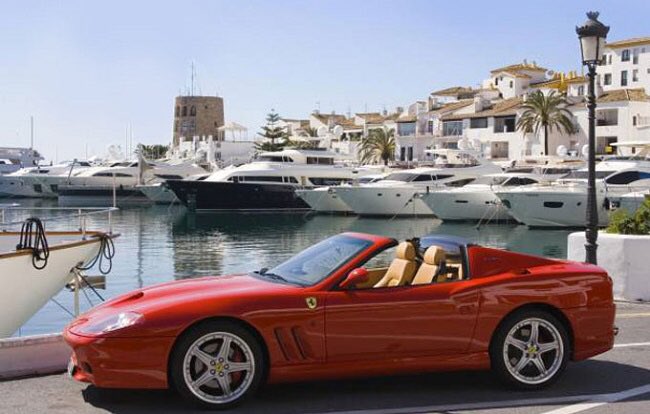 la_arsi_'s tweet photo. Cuando dices que vives en Marbella. 

Lo que la gente piensa / Realidad https://t.co/9nymLDuXgB