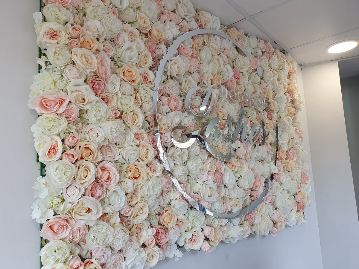 Signs Express Hudds tweet media