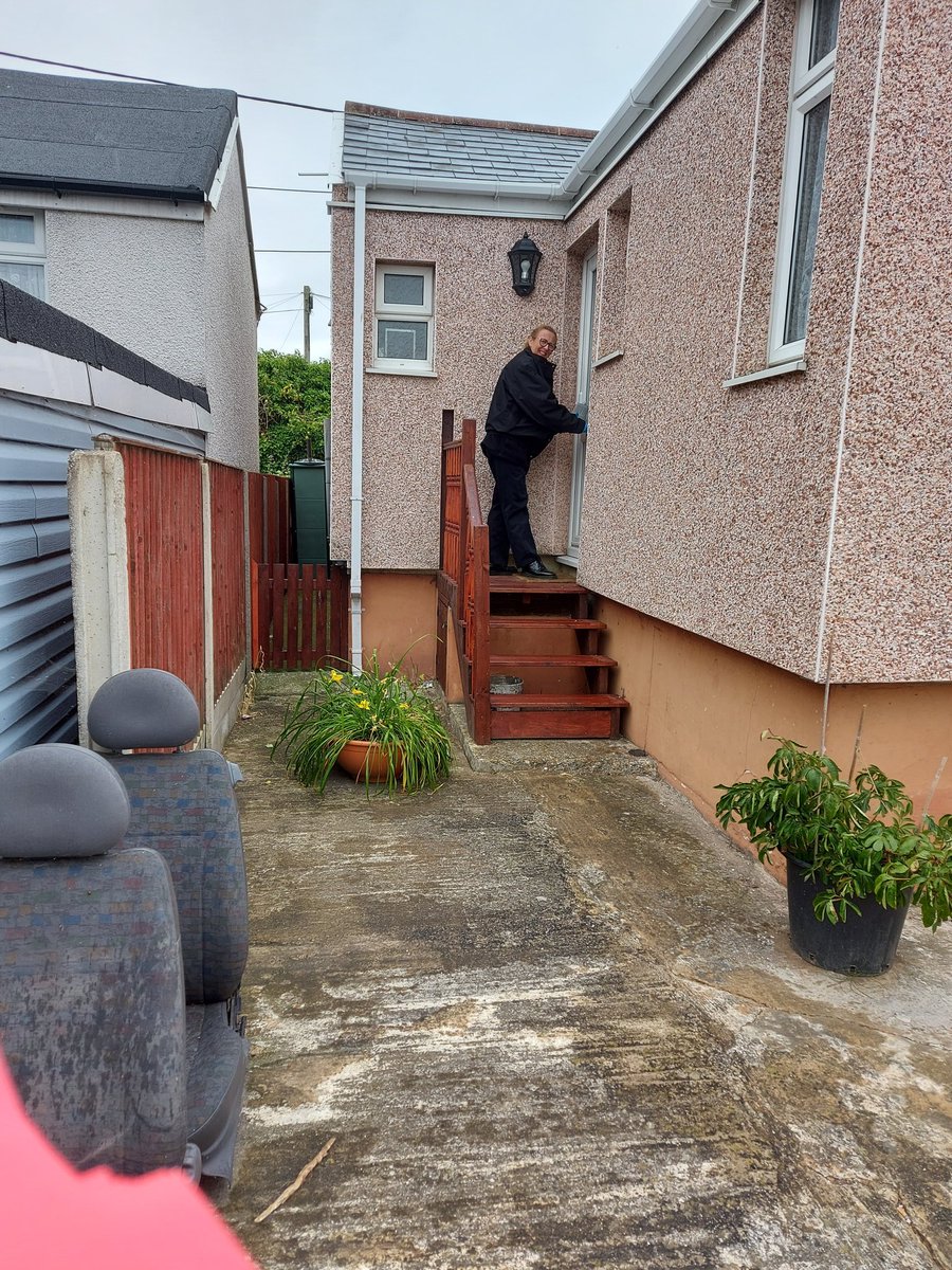 Today we were in #JaywickSands and #Clacton delivering #safety leaflets, advice &amp; smoke alarms following numerous recent house fires. A huge thank you to <a href="/TendringScouts/">TendringScouts</a> who let us use their Scout huts as a base &amp; Sarah who laid on drinks &amp; biccies, what a ⭐! <a href="/ECFRS/">Essex Fire Service</a>