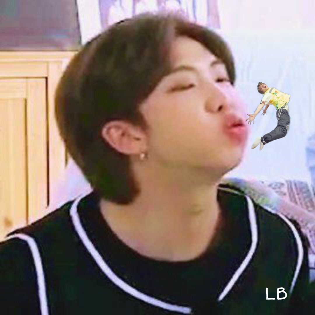vvs_bangtan's tweet photo. Jin memes that i found so funny on weverse 🤣 #jin https://t.co/VaSPmH3x5R