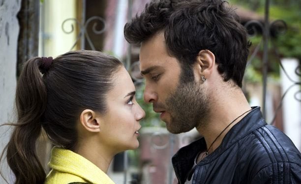 HaqueRubi's tweet photo. #SeçkinÖzdemir #DamlaSönmez #biraşkhikayesi #CeyKor #KorkutAli #CeylanGerman #TaşKafa #Aşkkafa @DamlaSonmez 💜🌸👑@SeckinOzdemir ♥️🥰💣🔥If there ever was a truly good looking &amp; hot couple it would be them two. #DamSec #CeyKor #foreverlove #TrueLove ♥️ #alwayswasalwayswillbe https://t.co/VfYJdax4CL