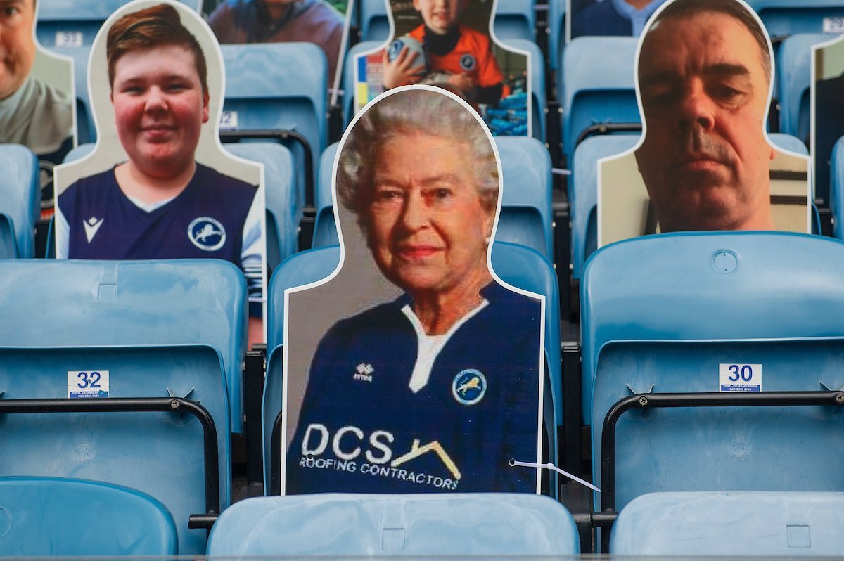 MemeChaser175's tweet photo. The Queen at The Den this evening. https://t.co/zhvr9W0KG2