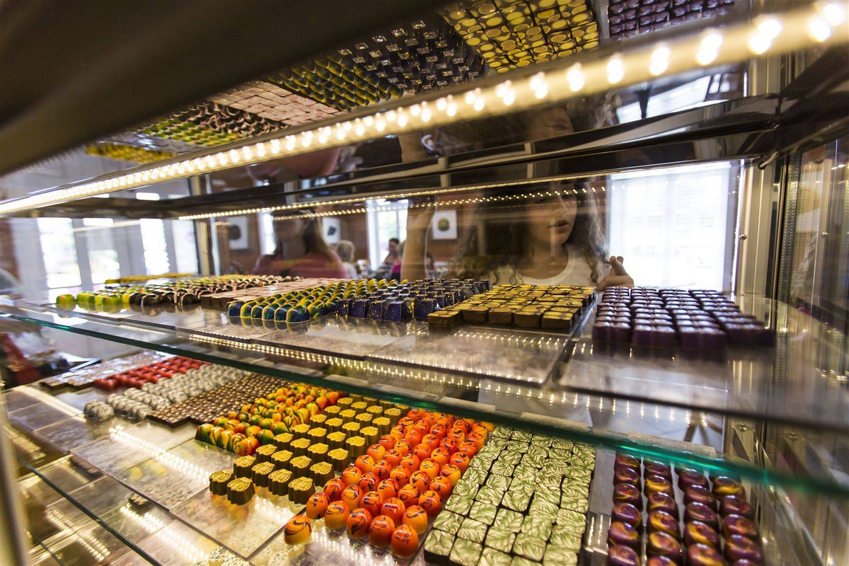 wdchocolates's tweet photo. A view from the other side of the looking glass https://t.co/8lYE3sTJ3g