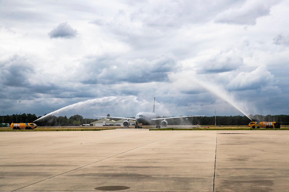 dennisluyt's tweet photo. Vandaag ‘First Aircraft Arrival’ van het eerste @A330_MMU MRTT Tanker Transport vliegtuig te @VlbEindhoven. Door huidige restricties op bescheiden schaal, maar als mijlpaal voor de deelnemende landen niet minder. Belangrijke nieuw stuk gereedschap in de gezamenlijke toolbox! https://t.co/9NQmSZKj5F