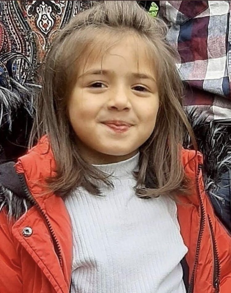 Ne güzel söylemiş şair gülmeyi çocuklar icat etti bizler tüketiyoruz. özür dileriz yüzündeki gülümseyi masumiyeti aldılar  #ikranur