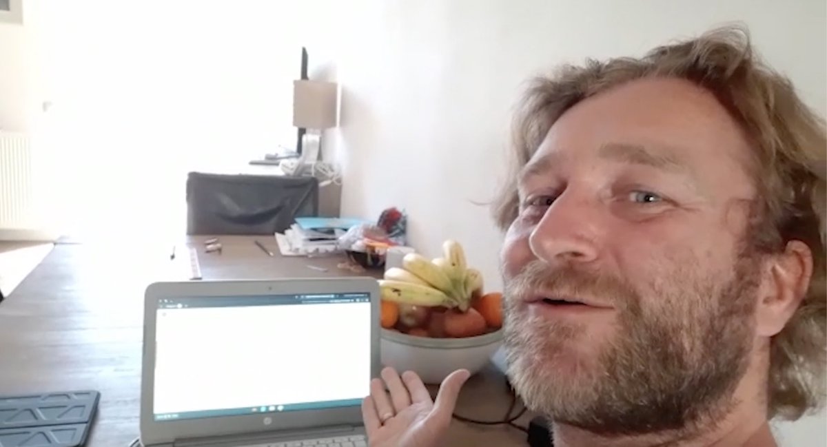 Vloggende leerlingen over het laatste jaar in groep 8. Leuk stuk in de Tubantia over de eindfilm die ik gemaakt heb in samenwerking met <a href="/1TEnschede/">1Twente Enschede</a> en <a href="/NoreenvanGool/">Noreen van Gool</a>. #eindfilm #groep8 #vloggen