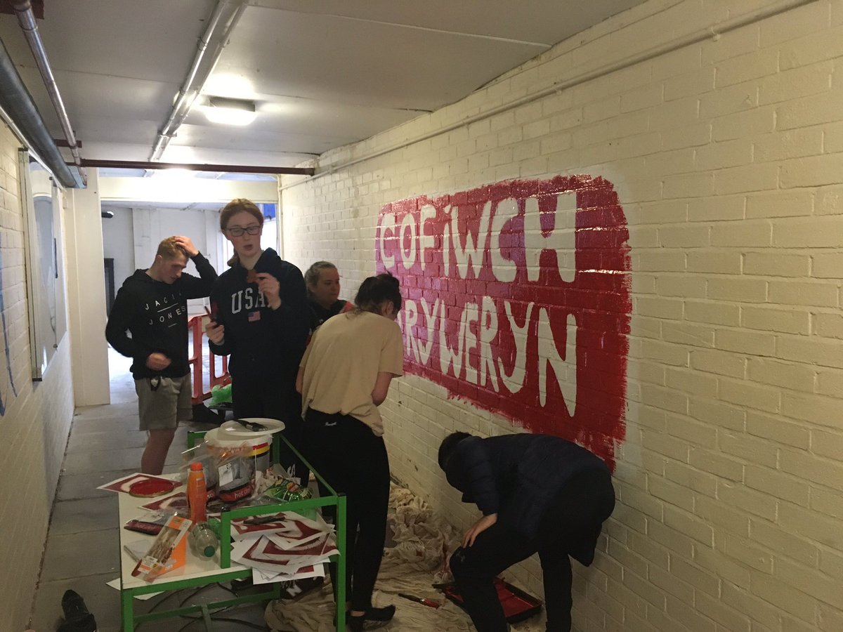 Unwaith eto mae cofeb Cofiwch Dryweryn wedi cael ei ddifetha. Unwaith eto mae pobl di-feddwl wedi cymryd ein hanes, diwylliant ac ein adfyd fel rhywbeth dibwys. Dwi’n siwr y byddwn yn ei chodi eto, ond gofynnwch i’ch hun. Pryd fydd hon yn digwydd y tro nesaf? #CofiwchDryweryn