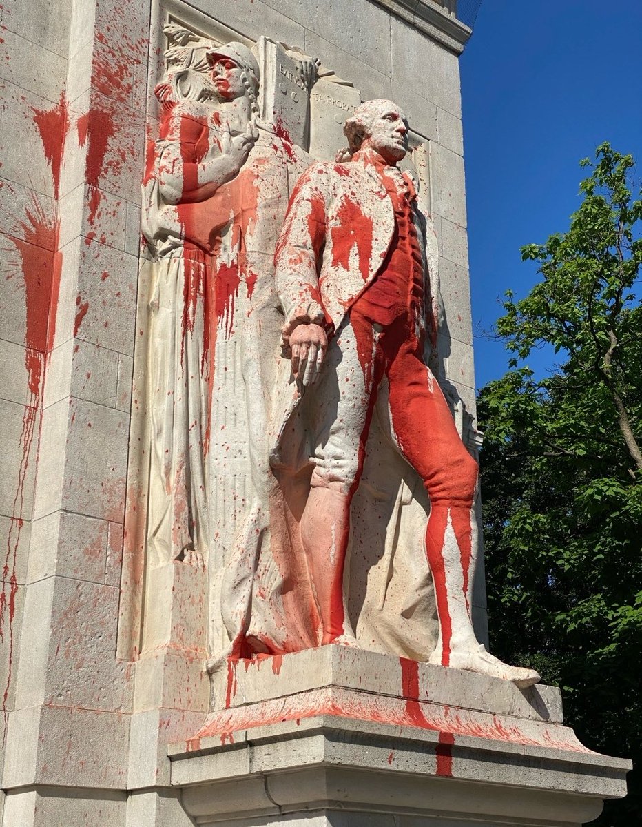 EmmaRincon's tweet photo. Así tratan al padre fundador de los Estados Unidos, George Washington, los miembros de Black Lives Matters. Insisto, a esa gente no le interesa el racismo, sino acabar con el sistema que convirtió a EEUU en el país más poderoso del mundo. https://t.co/txUf6maDCl