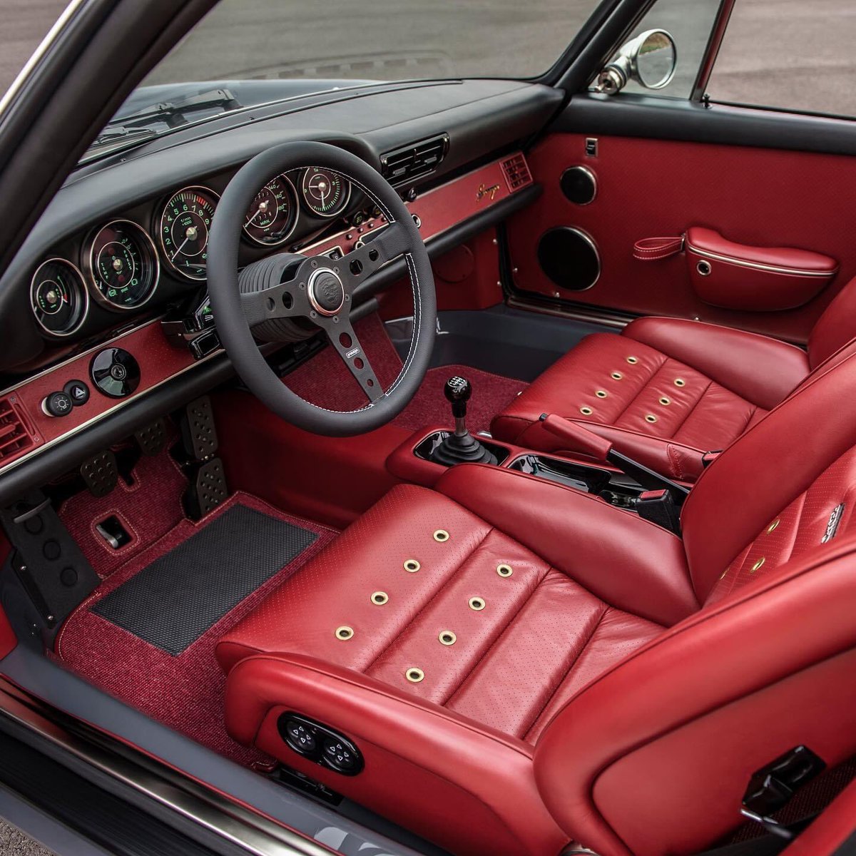 surf_panda's tweet photo. Singer Targa Tuesday⁣
⁣The Westlake Commission⁣
All-wheel drive, 4.0L, 6 speed.⁣
Attack Grey over Deep Red.⁣
⁣
#singervehicledesign #singerreimagined #porsche #porsche911 #everythingisimportant #TargaTuesday https://t.co/vQbJYF2haW