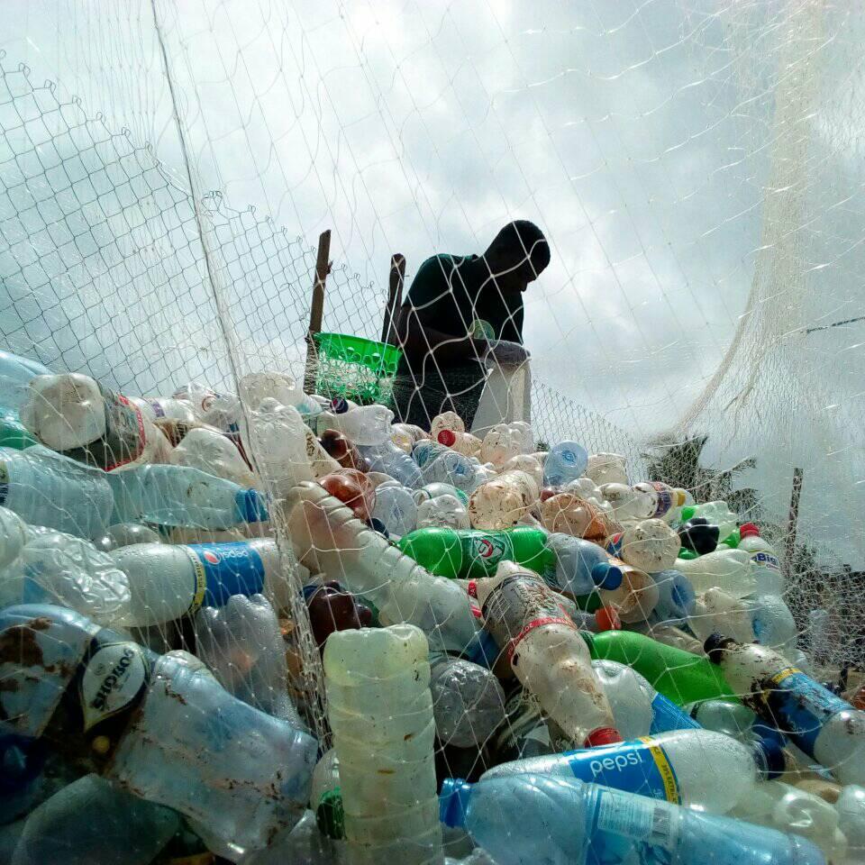 Pollinationproj's tweet photo. 91% of our #plasticwaste ends up in landfills, is incinerated or flushed into our precious rivers and oceans.
#changemakers Solomon (@Jedidia51197399) and Jephthah Adelowo (@AdelowoJephthah) founded Jed Recycling, turning inspiration into ACTION! 
#makethedifference #Nigeria https://t.co/oqI5wZ9BKf