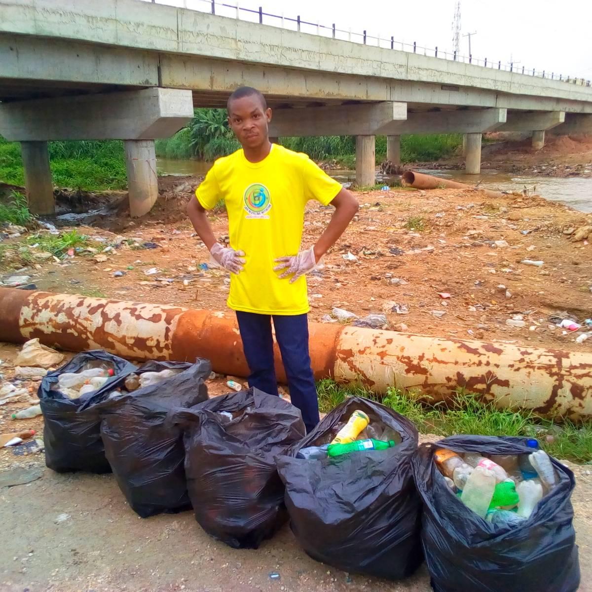 Pollinationproj's tweet photo. 91% of our #plasticwaste ends up in landfills, is incinerated or flushed into our precious rivers and oceans.
#changemakers Solomon (@Jedidia51197399) and Jephthah Adelowo (@AdelowoJephthah) founded Jed Recycling, turning inspiration into ACTION! 
#makethedifference #Nigeria https://t.co/oqI5wZ9BKf