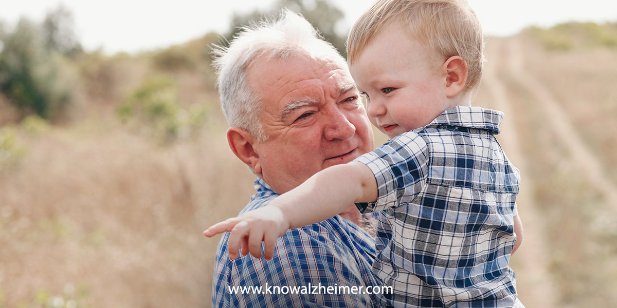 KnowAlzheimer's tweet photo. ⭕No es sencillo dar la noticia a los más pequeños de que el abuelo padece #Alzheimer.

ℹ️Nuestros expertos explican cómo afrontar ese momento para hacerlo de la manera más sencilla y comprensiva ⬇️
https://t.co/FmjWy2sTjJ https://t.co/R4B5qRCoKK