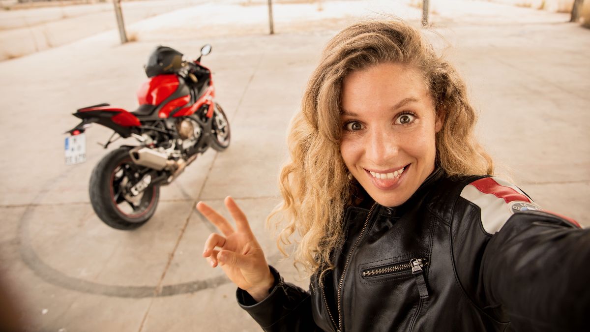 To celebrate today's #WorldSocialMediaDay we would like to see as many bike selfies as possible from all around the world! 🏍 🤳 #MakeLifeARide #BMWMotorrad