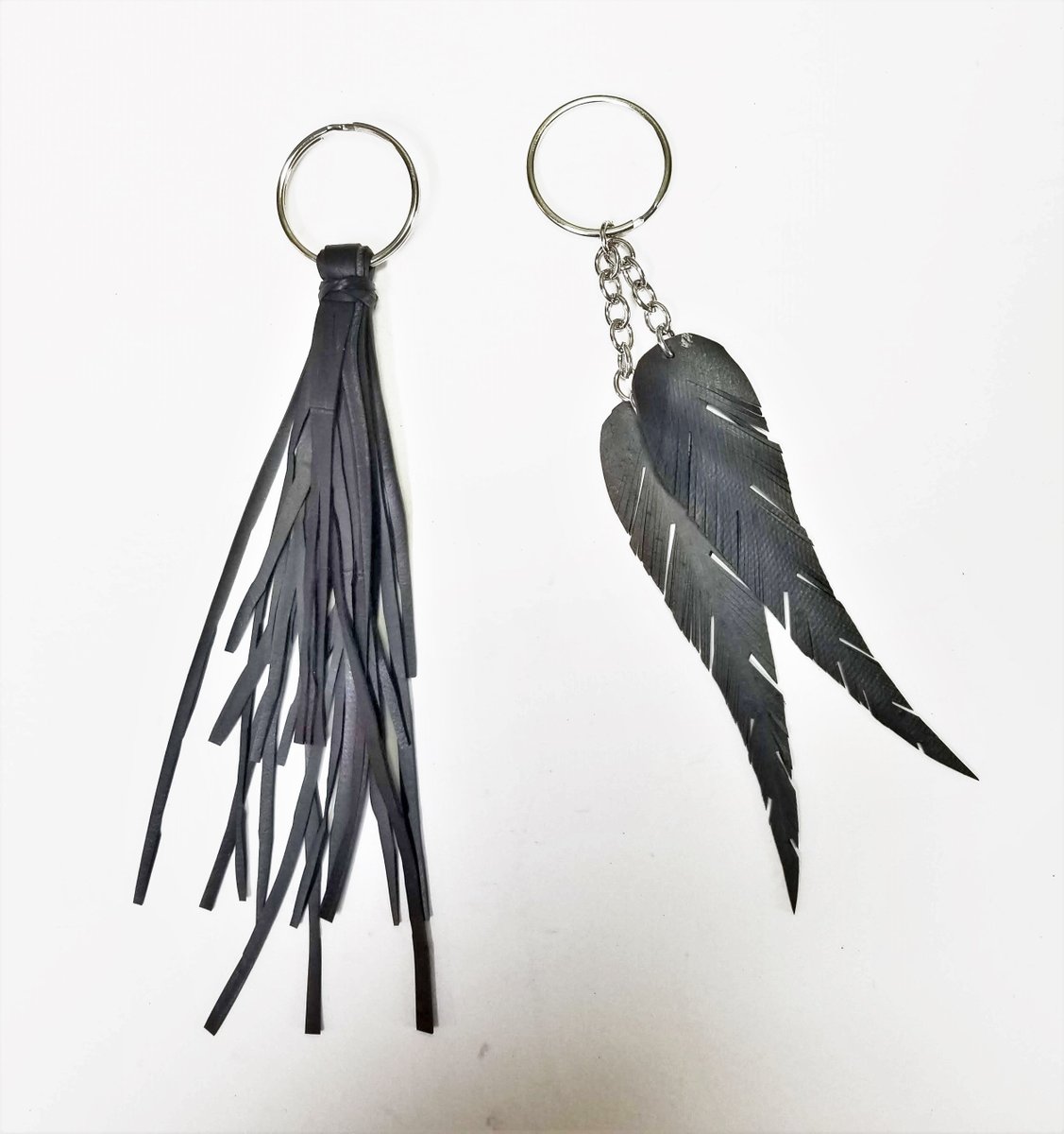 1alienmenace's tweet photo. Excited to share the latest addition to my #etsy shop: Feather or Tassel Key Chain Handmade from Up-cycled Bike Tube https://t.co/jkSaim6gXm #black #vegan #leatheralternative #repurposed #upcycled #biketube #ecofriendlyfashion #handmade #wholesale https://t.co/yD6TOfnGG3