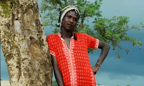 (5/15) Gender fluidity and non-binaries have a lot of examples. One still existing, although fading, is that of the Yan Dudu of muslim northern Nigeria, men who dress like women and often practice some of the pre-muslim rituals of the Hausa (pic. Ameera, a Yan Dudu from Kano)