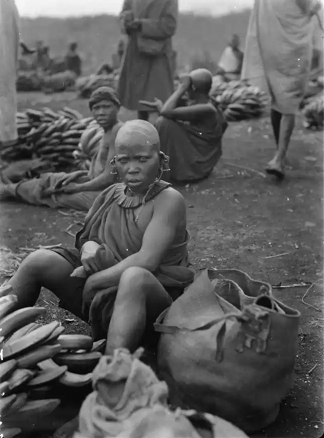 (8/15) Same-sex marriage, especially woman-woman marriage was a frequent occurrence across Africa, such as for Kikuyu (Kenya) women, Igbo women (Nigeria) and Fon women (Benin) (pic. Kikuyu women).