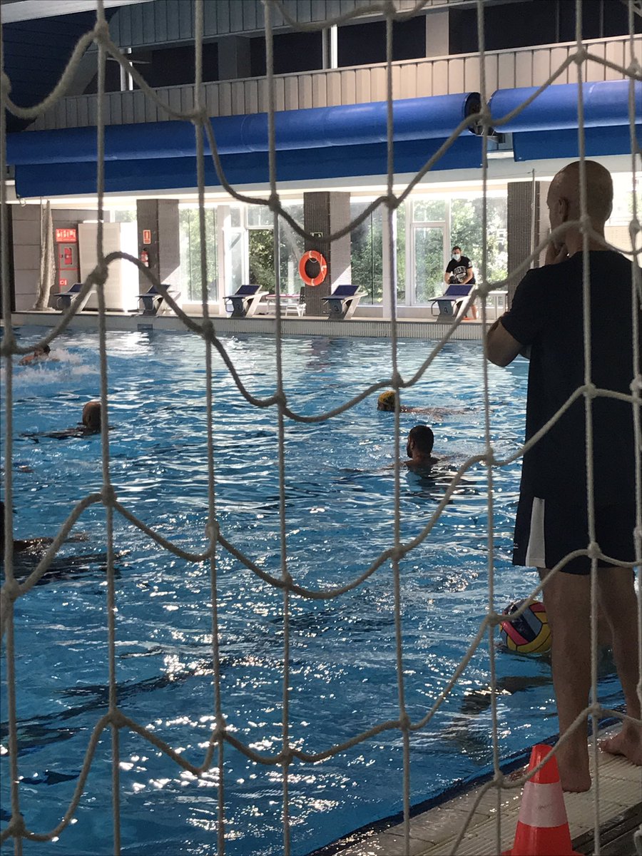 Avui, gravació per al #zonaUFEC d’@esport3 amb waterpolistes i nedadores d’artística de la @nataciocat 📺🤽🏼♀️🤽🏼♂️🏊🏻♀️👌🏼 https://t.co/e07x6l2NTb