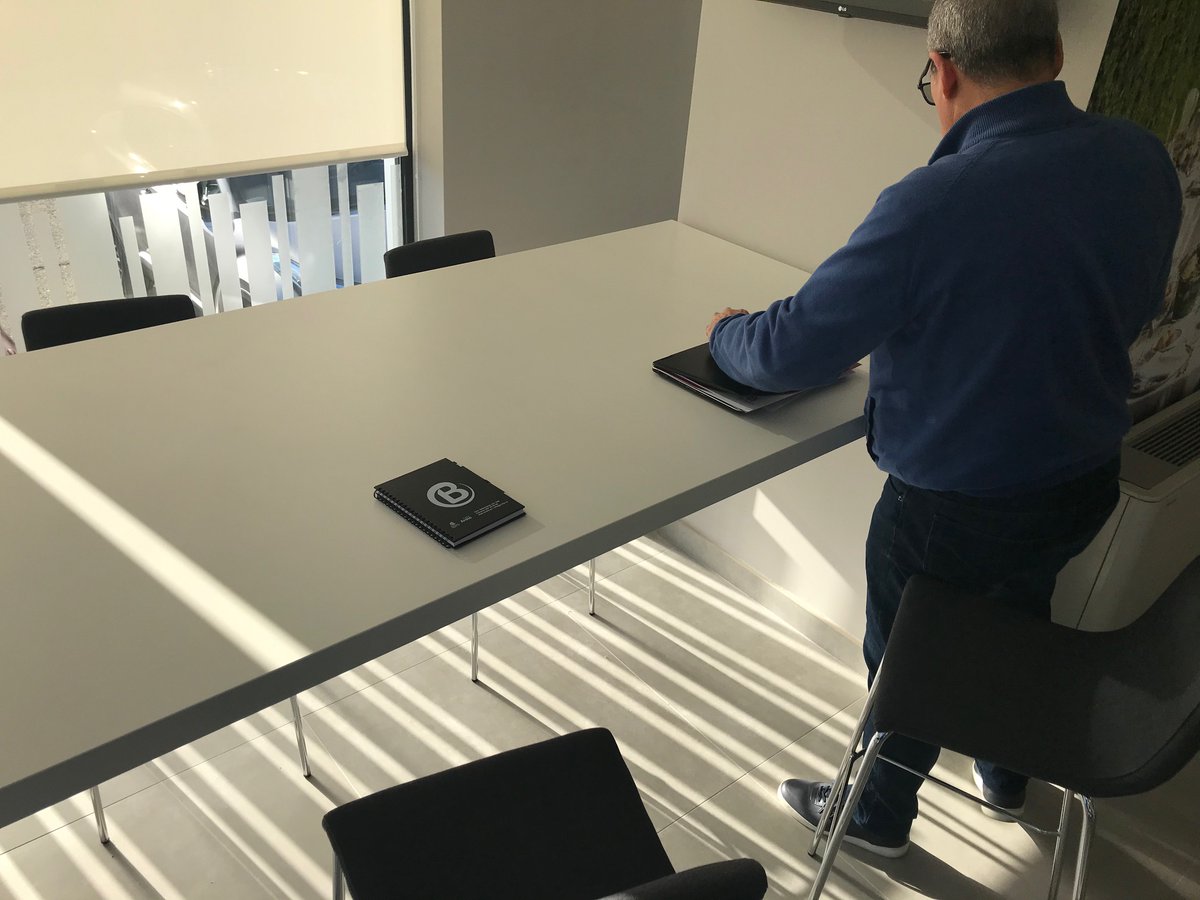 Planificando reunión con cliente, en nuestras instalaciones, para ultimar los detalles de la comunión de su hijo que se celebrará en su casa. Queremos hacer felices a los más pequeños.
Llámanos 652 946 183 #comuniones #celebraciones