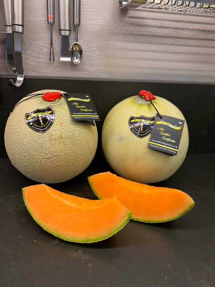 gianbasilio's tweet photo. Un melone da 45 dollari. Succede con quello di #Zerbinati da Mantova che incanta gli chef stellati di #Manhattan che fanno l'asta pur di portarlo nelle loro tavole.
Perseveranza, scelte di qualità, investimenti, gioco di squadra per il successo.
https://t.co/9u1KNuZkTp https://t.co/4KQWqq2yu3