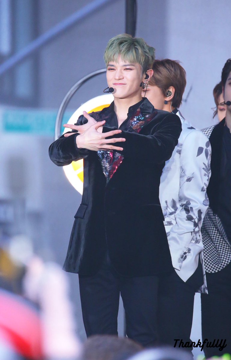 #HAPPYTAEYONGDAY
#TaeyongDay
내리는 세찬 장대비가 야속하기도 하지만 비온 뒤 땅이 굳듯 더욱 단단해질 태용이를 기대해요. 매일이 특별하고 소중한 날이지만 오늘은 그 누구보다 평안한 하루가 되길 바라며 이만 줄입니다 :D 사랑하는 태용아 태어나줘서 고마워 온 마음으로 너의 날을 축하해 💕🎂