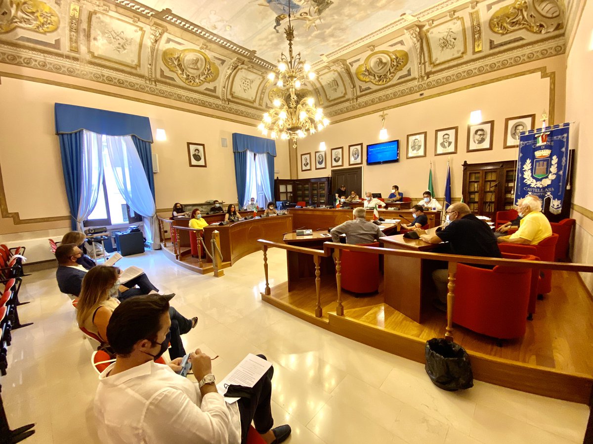 Iniziata la seduta del Consiglio Comunale di Castellana Grotte 👉 seguilo in streaming 👉 youtu.be/N_T7yayittQ