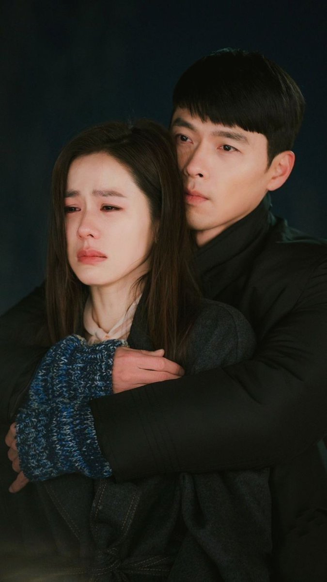 vi_anjie12's tweet photo. Nothing will ever beat their hugs! #CrashLandingOnYou #BackHugs ❤🥺 https://t.co/RXcSLkzsSv
