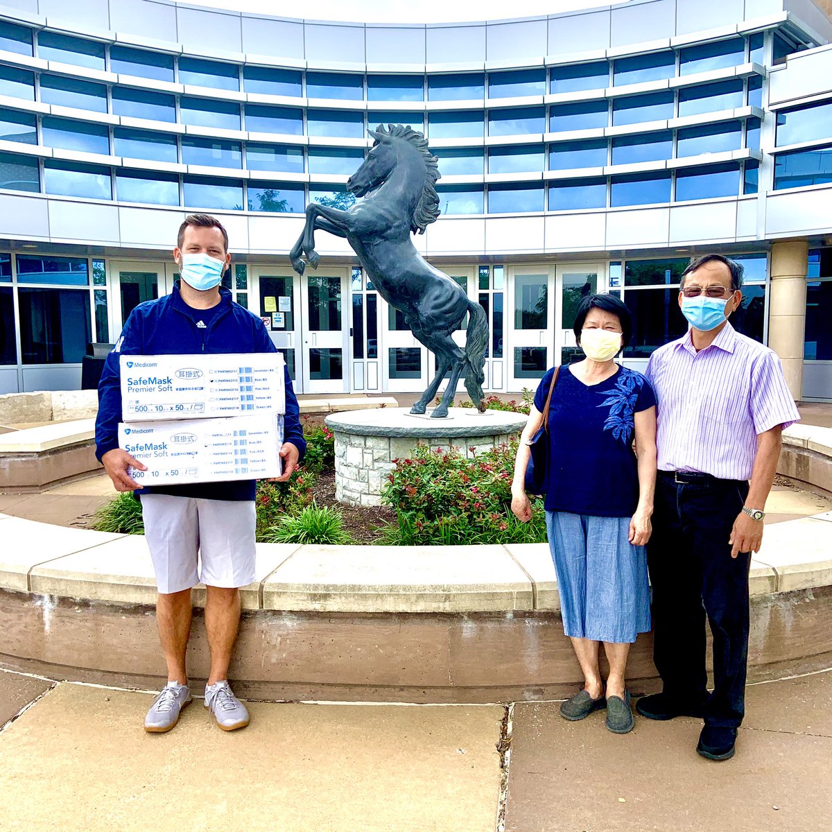 I’m completely speechless in response to the generosity of BVN’s sister school, Lanyang Girls’ Senior High School in Taiwan. 1000 masks delivered to our school. Thank you, Principal Tseng, for this extremely kind gesture. We are in this together!
<a href="/bvschools/">Blue Valley Schools</a>