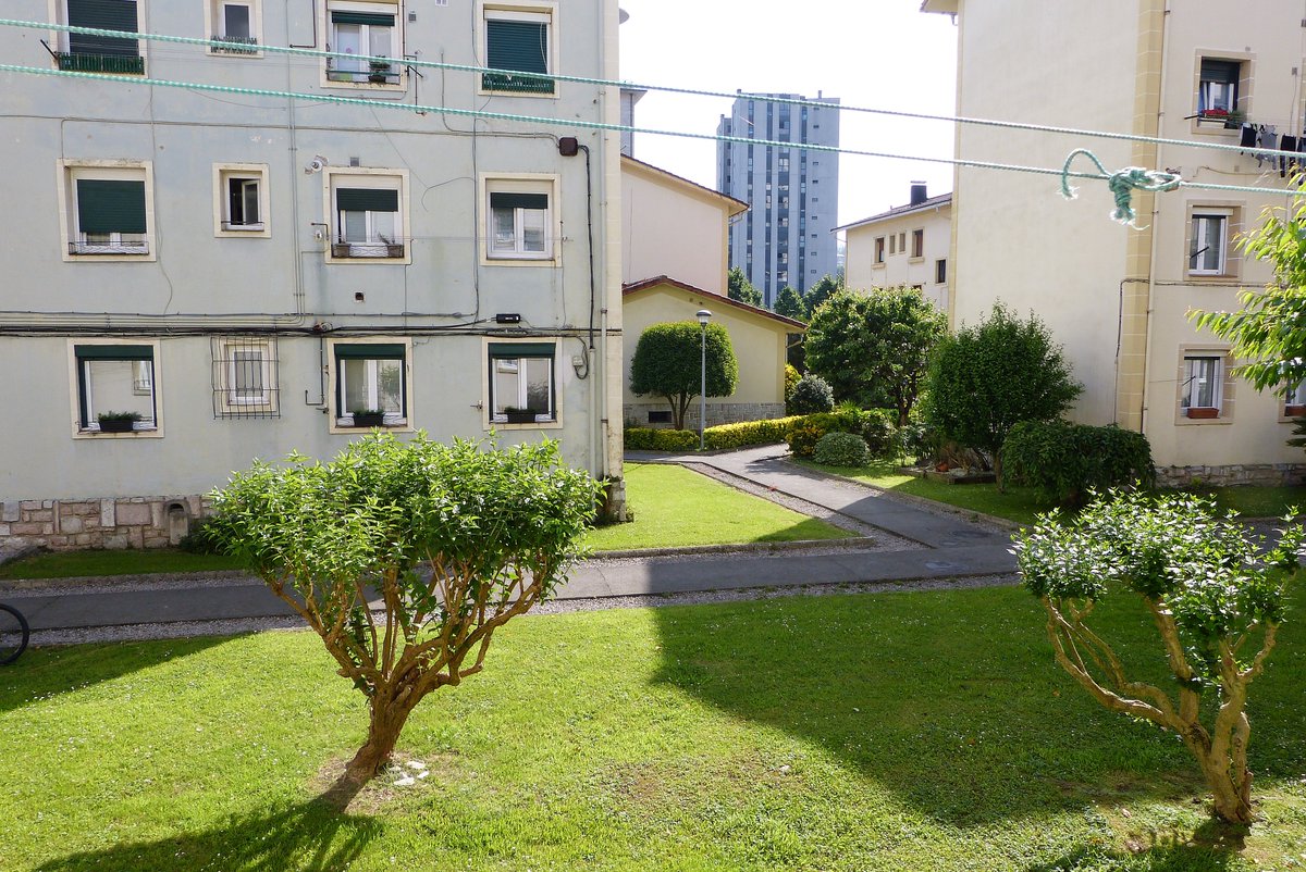 BurutaranInmo's tweet image. Z32011 Piso exterior a dos fachadas. Soleado todo el día, orientación es Este y Oeste. Salón comedor con amplia ventana. Cocina espaciosa. 3 habitaciones.

bit.ly/2YLsEdN

#Donostia #SanSebastian #CasaEnVenta #Inmobiliaria #GrupoExin10 #RealEstate #Decoracion #HomeStage