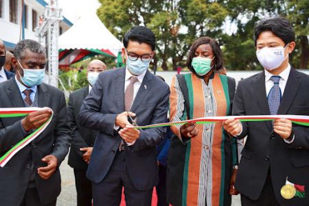 agenceecofin's tweet photo. Madagascar sur la voie de l’autonomie sanitaire | https://t.co/CXEhg2ONHm https://t.co/PmCWmNyi0O