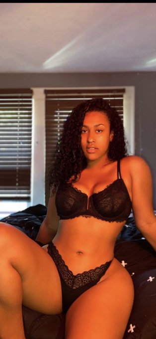 Goddess J🧚🏽&zwj;♀️❤️'s pics and videos - EbxqNUbX0AAFMw3 jpg:small