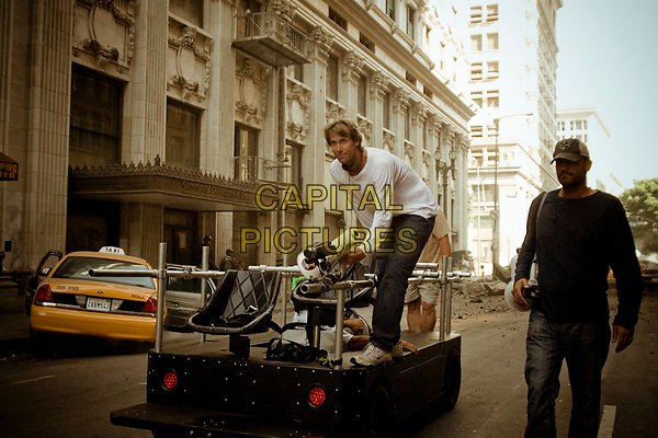 режиссёр трансфорпиров. астротрейн трансформеры майкл бэй. кто был режиссером трансформеры. трансформеры режиссер. майкл бэй 2023.