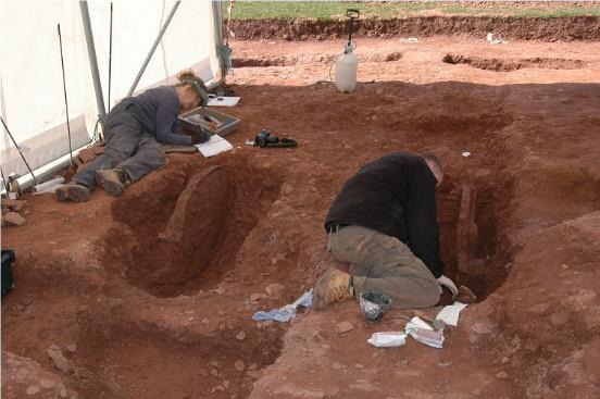 AmgueddfaCymru's tweet photo. Ein brenhines godi yw Louise

Eleni fe lwyddodd hi godi cerbyd rhyfel... gyda ychydig o help gan ffrindiau... Ydych chi’n cofio gwynt a glaw Mawrth? #archaeoleg #cadwraeth #cerrig

#DyddMawrthMeddiannu https://t.co/As9312aUe0