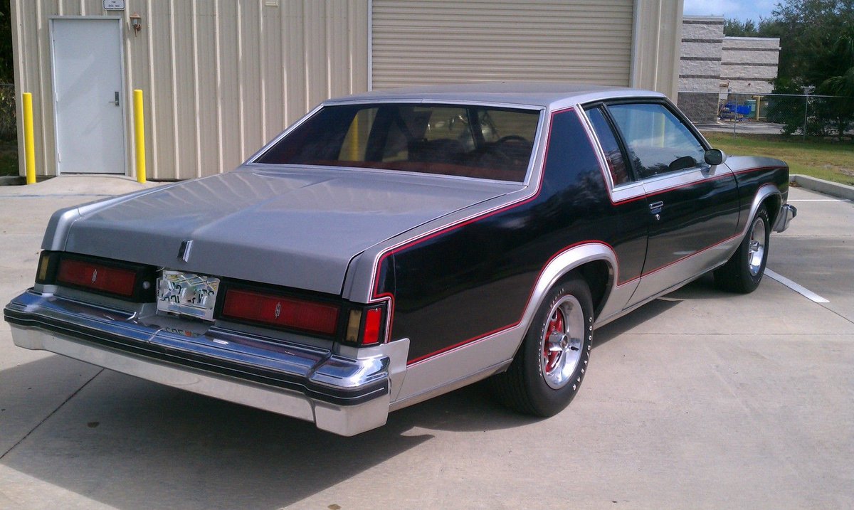 Gabe_Nicolas's tweet photo. #TailLightTuesday #tuesdayvibes #TuesdayThoughts #tuesdaymood #Oldsmobile #Olds #CanWeBuildOneForYou #Classiccars #ThrowbackTuesday #Malaise #70s
1977 Oldsmobile Delta 88 Pace Car Replica
Olds 403-4bbl 6.6L V8 - 185HP https://t.co/Ihz9xhi2vs