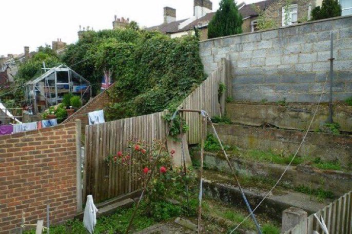 TerraceImages's tweet image. The remaining terraces of the Invicta Ground where Arsenal played from 1890 to 1893 #Arsenal #AFC