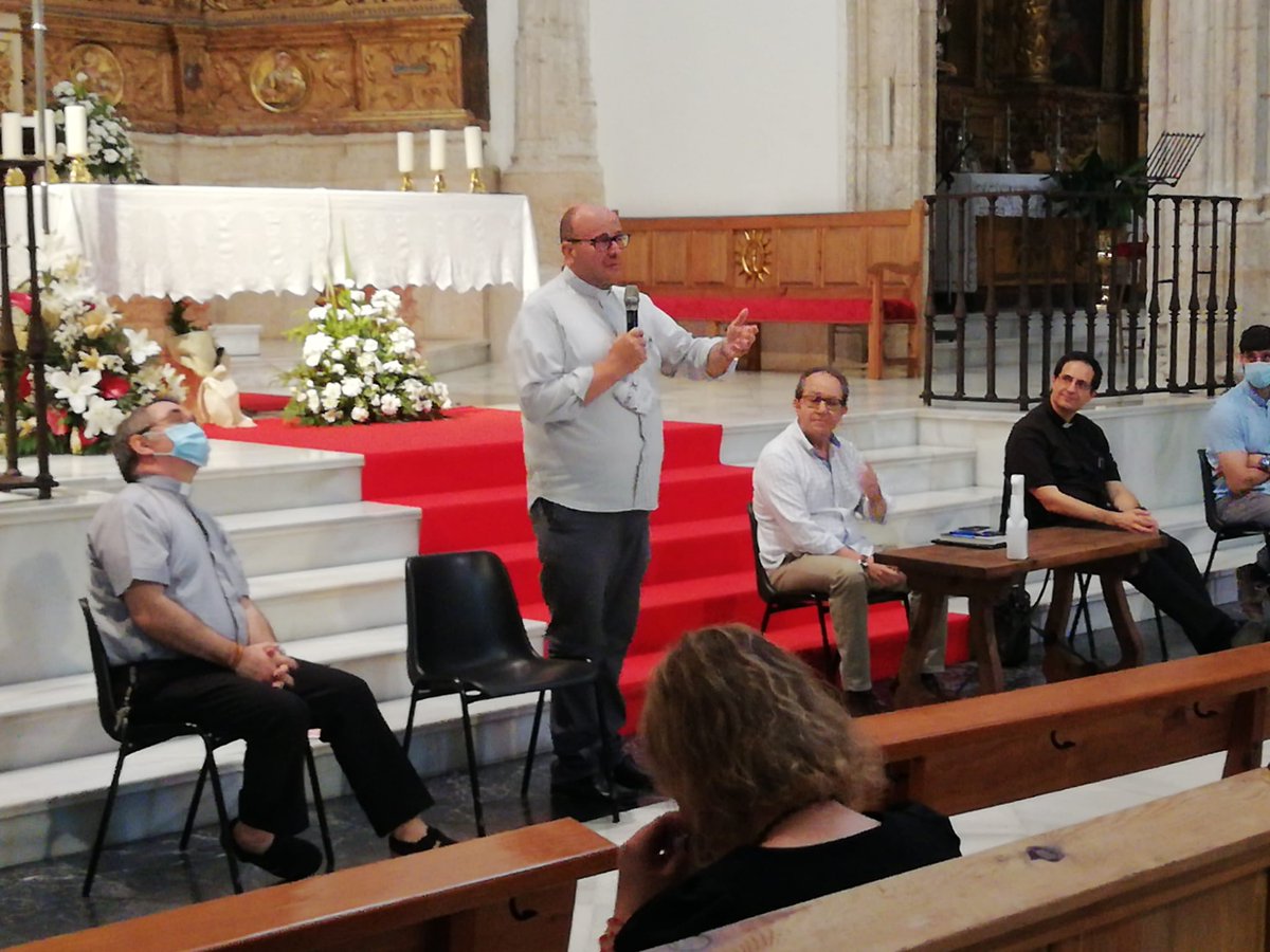ccristotorrijos's tweet photo. Equipo Entér@te
"Haced lo que Él os diga"

NUESTROS PROFES  HAN ACABADO EL CURSO DE MANERA PRESENCIAL PARTICIPANDO EN LA EUCARISTÍA DE ACCIÓN DE GRACIAS

Esta mañana nuestros profes se han reunido de manera presencial para despedir este curso 2019-2020. https://t.co/OhQnL5vjTf