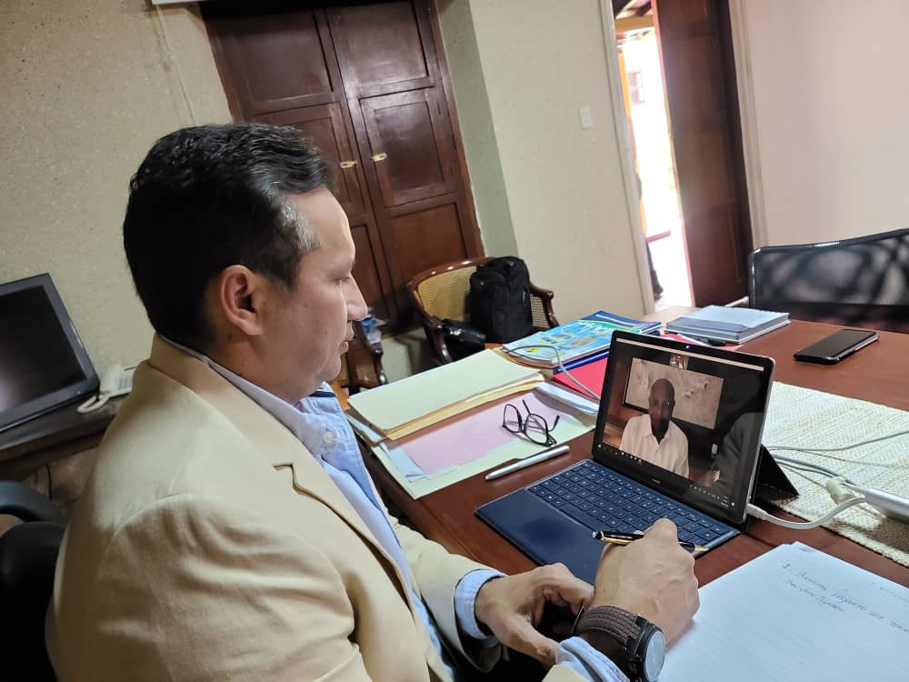 Sostuve una importante videoconferencia con el Excelentísimo Embajador de Sudáfrica Joseph Nikosi, tocando temas de interés para nuestro estado Guárico, así como evaluando el proyecto de colocación de una estatua en honor a la Negra Matea en la Parroquia San José de Tiznado.