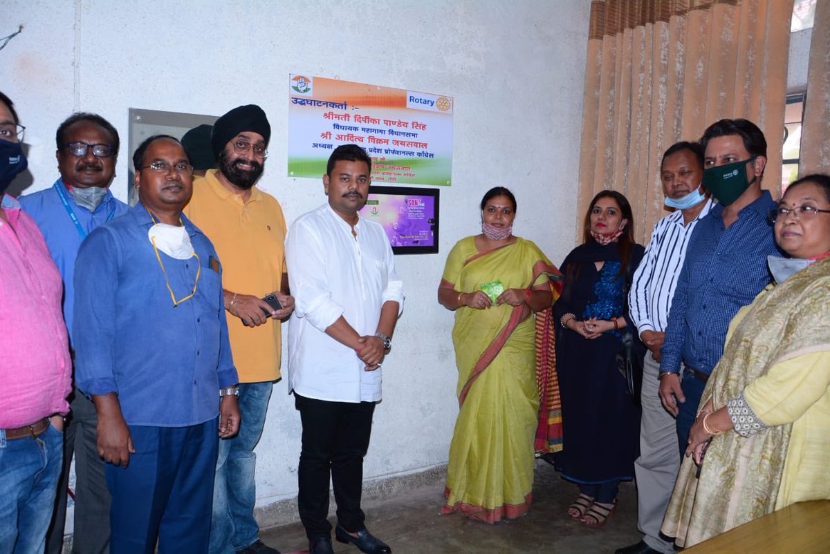 @ProfCong initiative of installing #sanitary pad vendingmachine in the @XISSRanchi and thanks to mla @DipikaPS for advancing and @AIPCJharkhand taking the initiative further in the @remoteareas to make life easier of #women #awareness  @DipikaPS @szarita