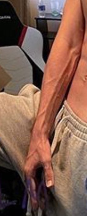 23TRAlNWRECK's tweet image. i- um... 🤤